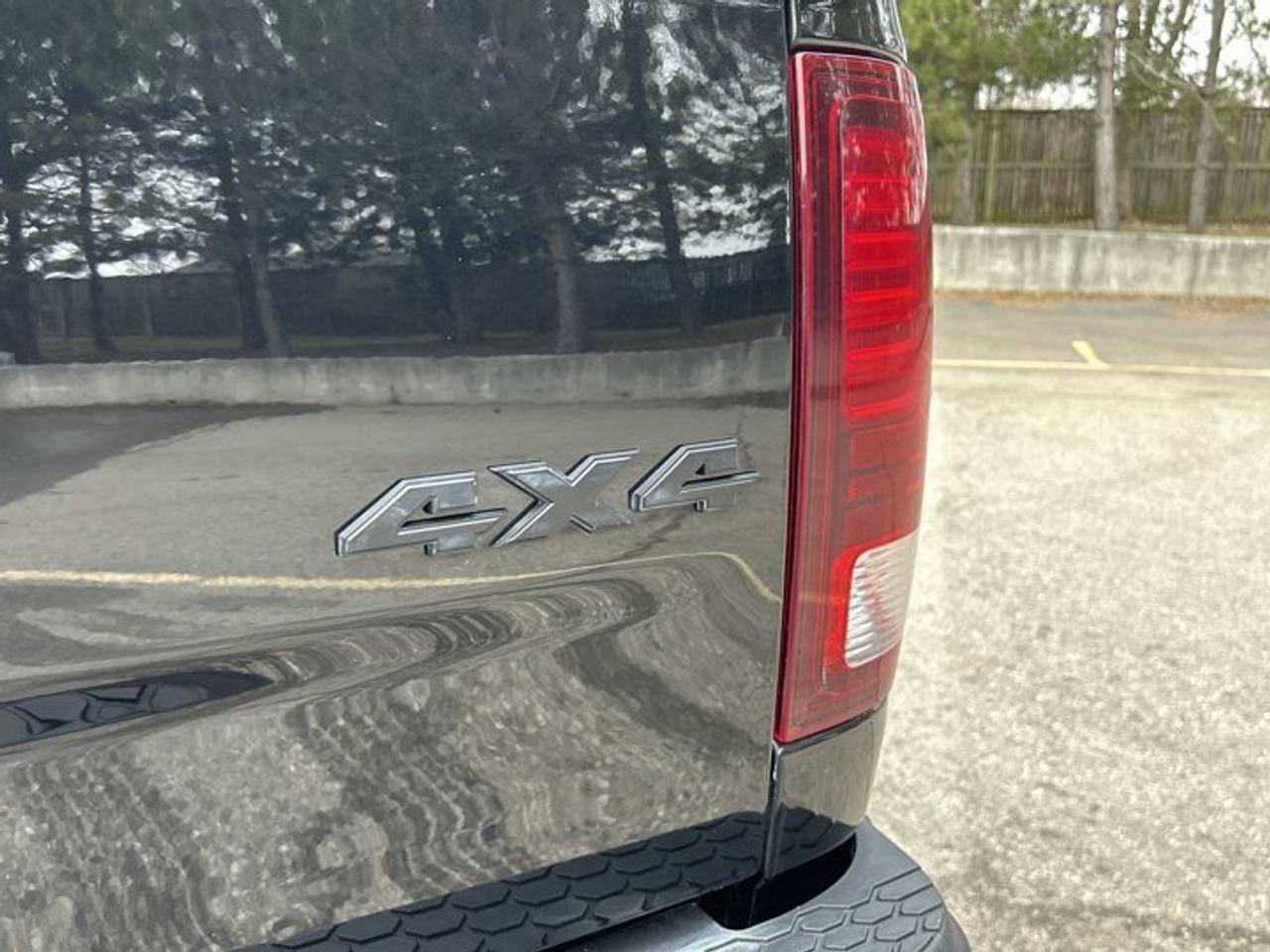 2022 RAM 1500 Classic SLT 4x4 Crew Cab 5'7 Box Photo