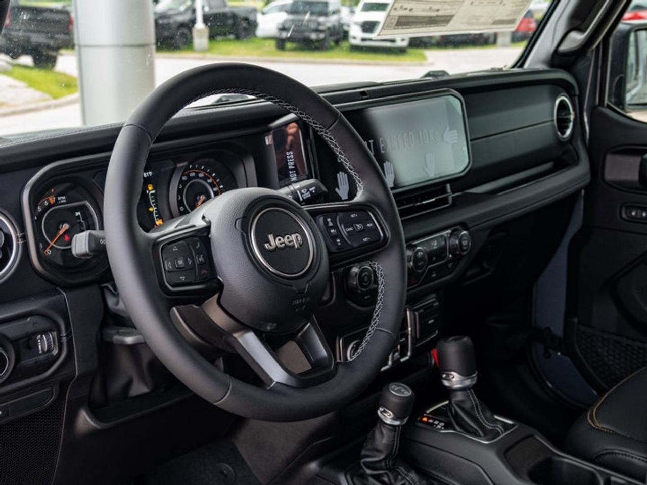 2026 Jeep Gladiator Sahara Photo
