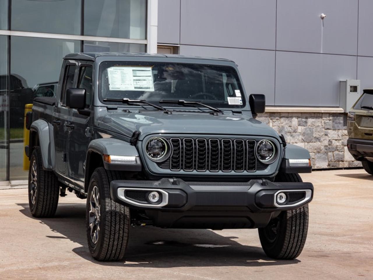 2026 Jeep Gladiator Sahara Photo