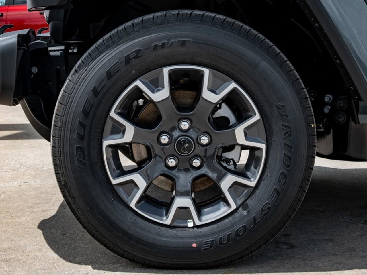 2026 Jeep Gladiator Sahara Photo