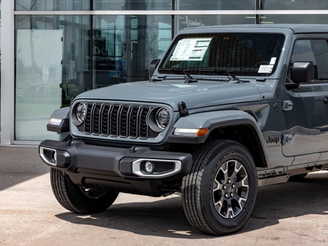 2026 Jeep Gladiator Sahara Photo