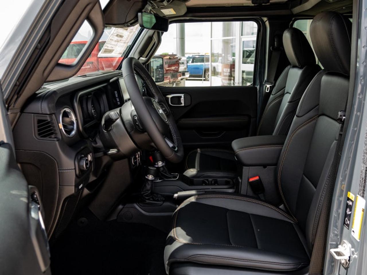 2026 Jeep Gladiator Sahara Photo