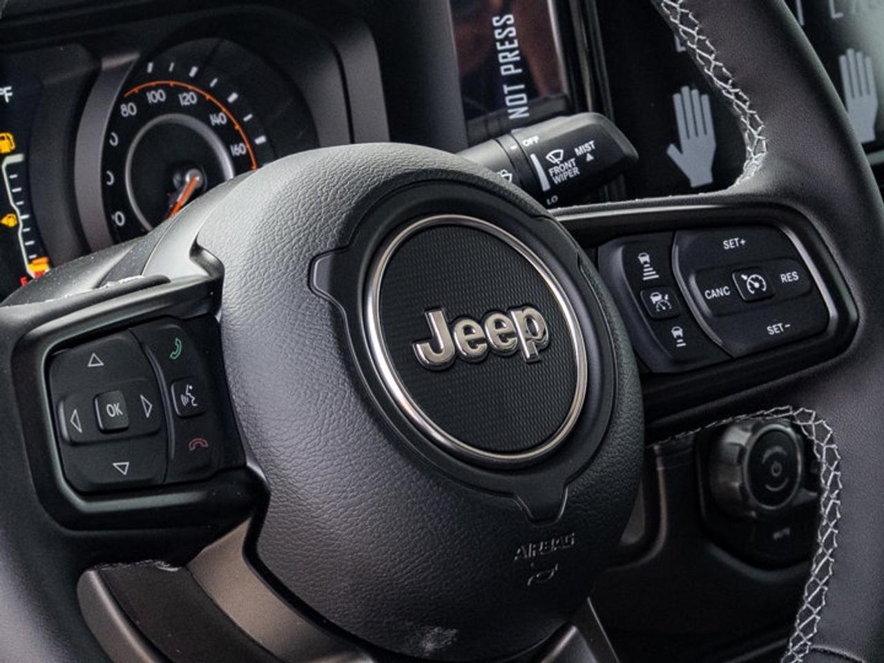 2026 Jeep Gladiator Sahara Photo