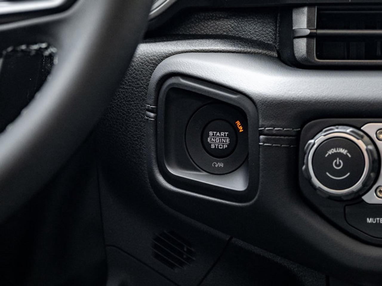 2026 Jeep Gladiator Sahara Photo