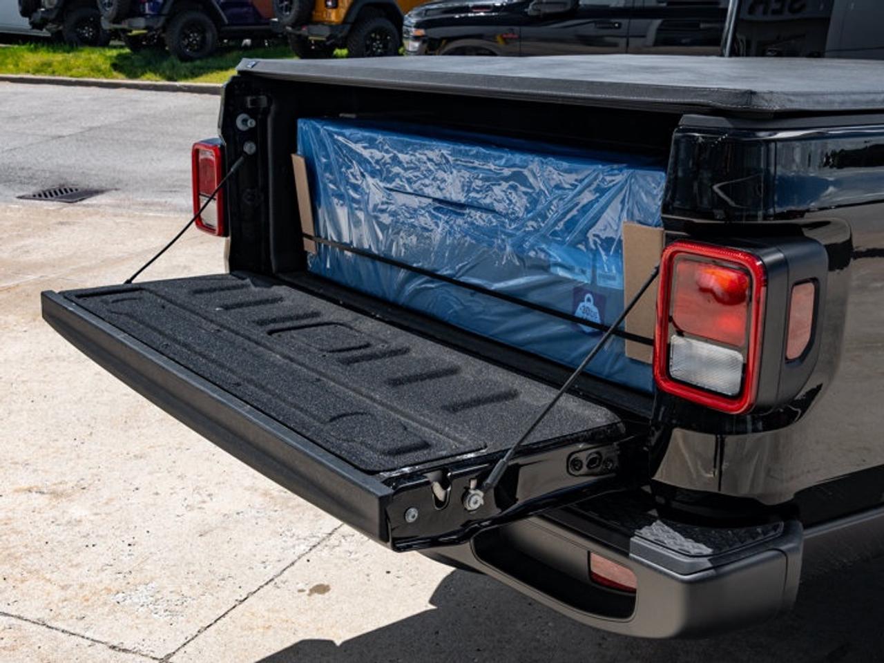 2026 Jeep Gladiator NightHawk Photo