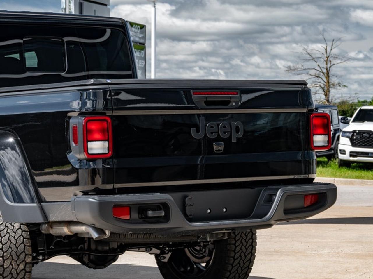 2026 Jeep Gladiator NightHawk Photo