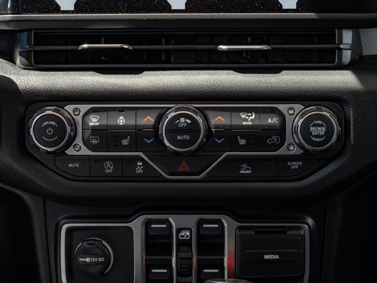 2026 Jeep Gladiator NightHawk Photo