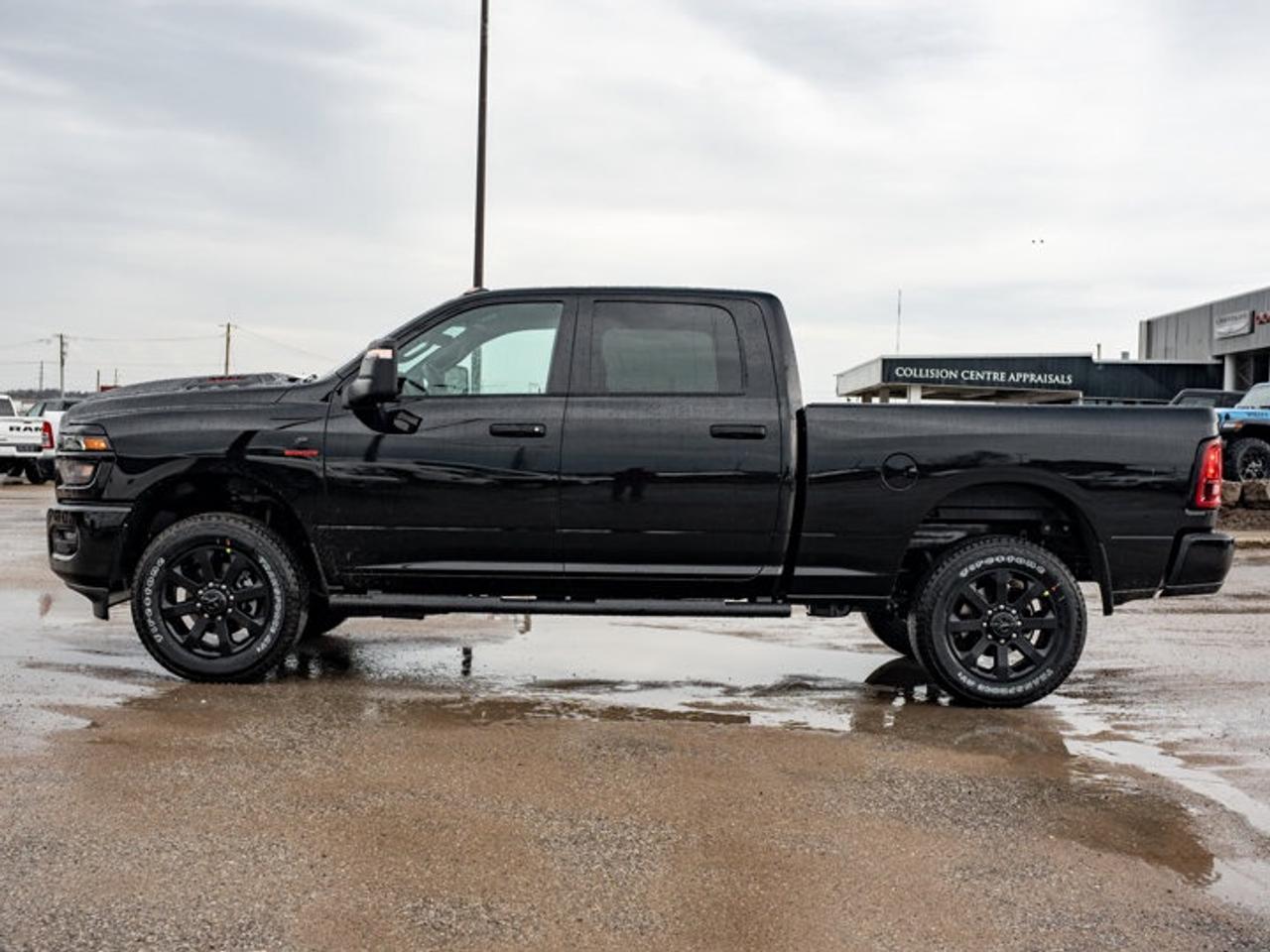 2026 RAM 2500 Black Express Photo4
