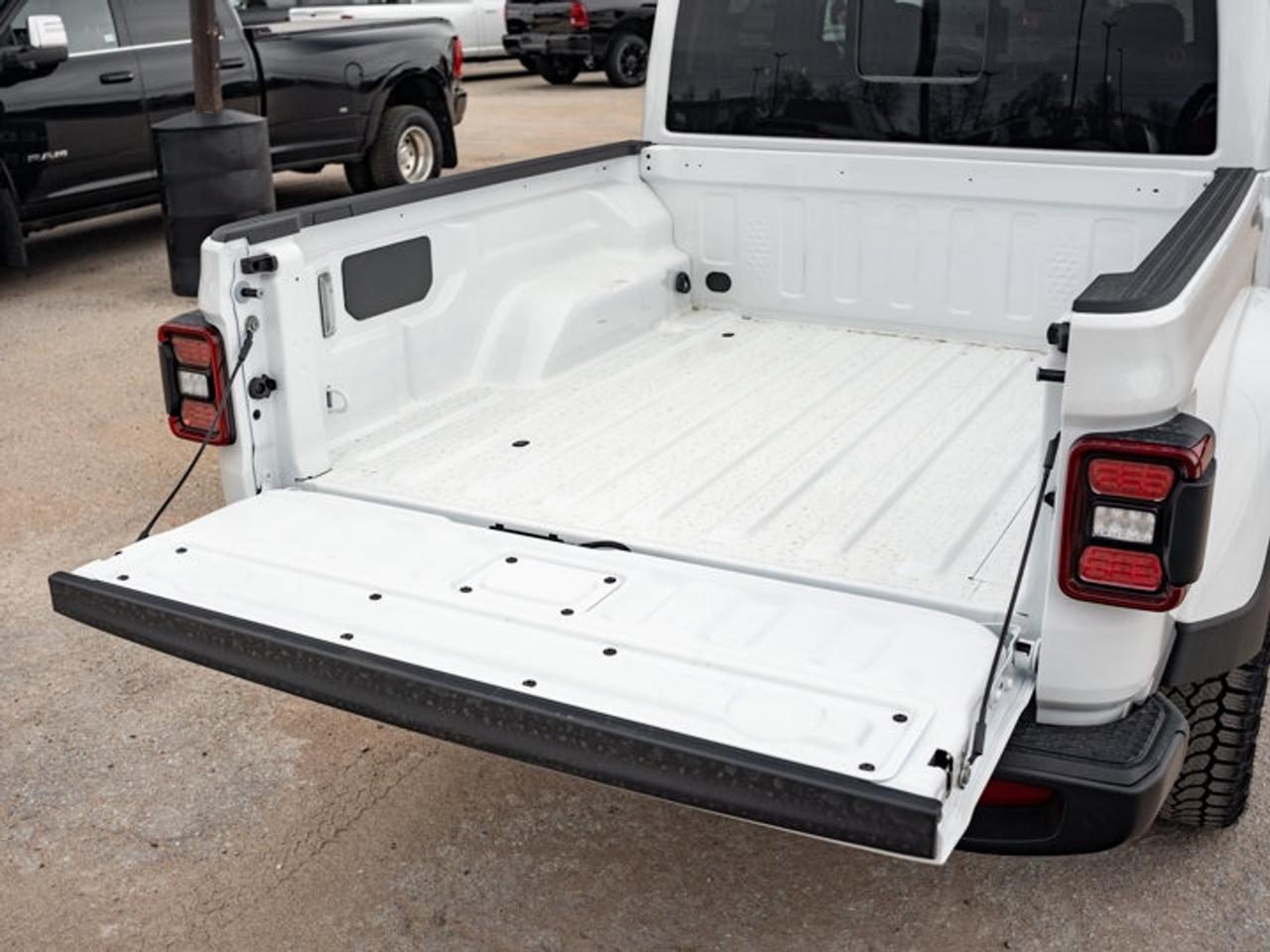 2026 Jeep Gladiator NightHawk Photo