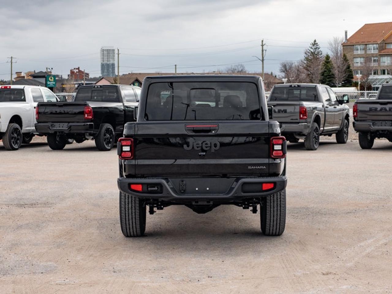 2026 Jeep Gladiator Sahara Photo