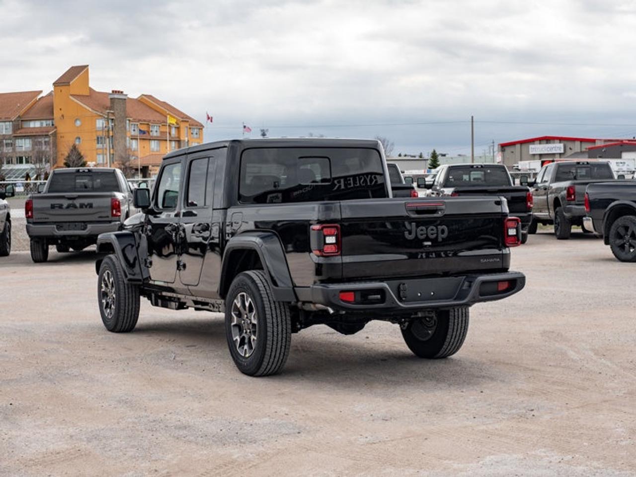 2026 Jeep Gladiator Sahara Photo