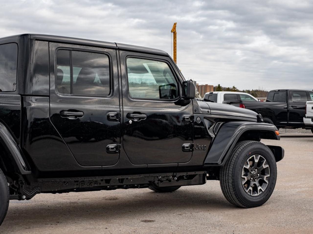 2026 Jeep Gladiator Sahara Photo