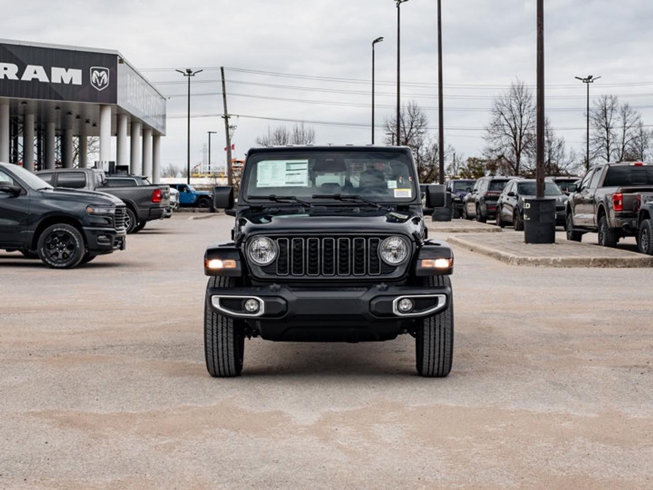 2026 Jeep Gladiator Sahara Photo