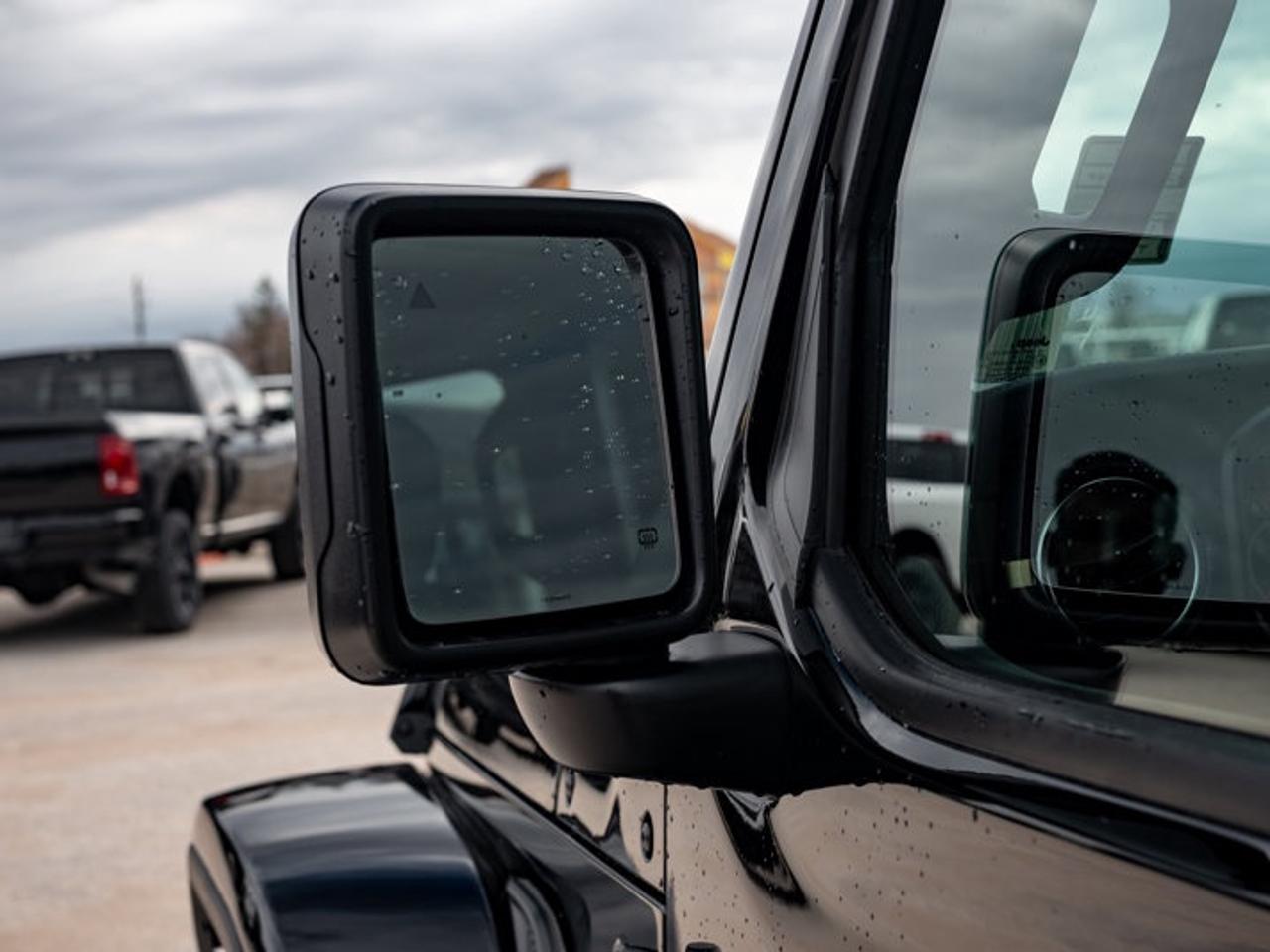 2026 Jeep Gladiator Sahara Photo