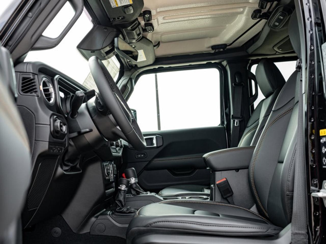 2026 Jeep Gladiator Sahara Photo