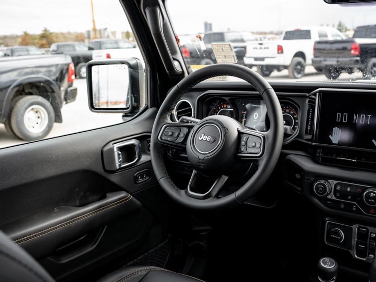 2026 Jeep Gladiator Sahara Photo