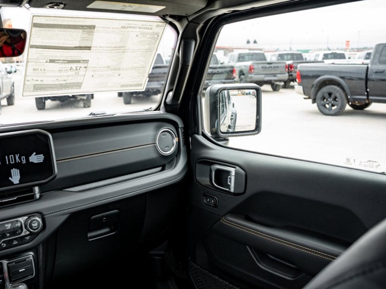 2026 Jeep Gladiator Sahara Photo