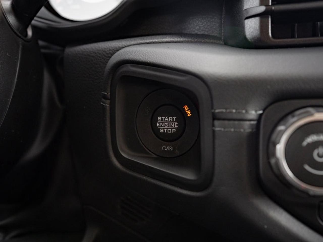 2026 Jeep Gladiator Sahara Photo