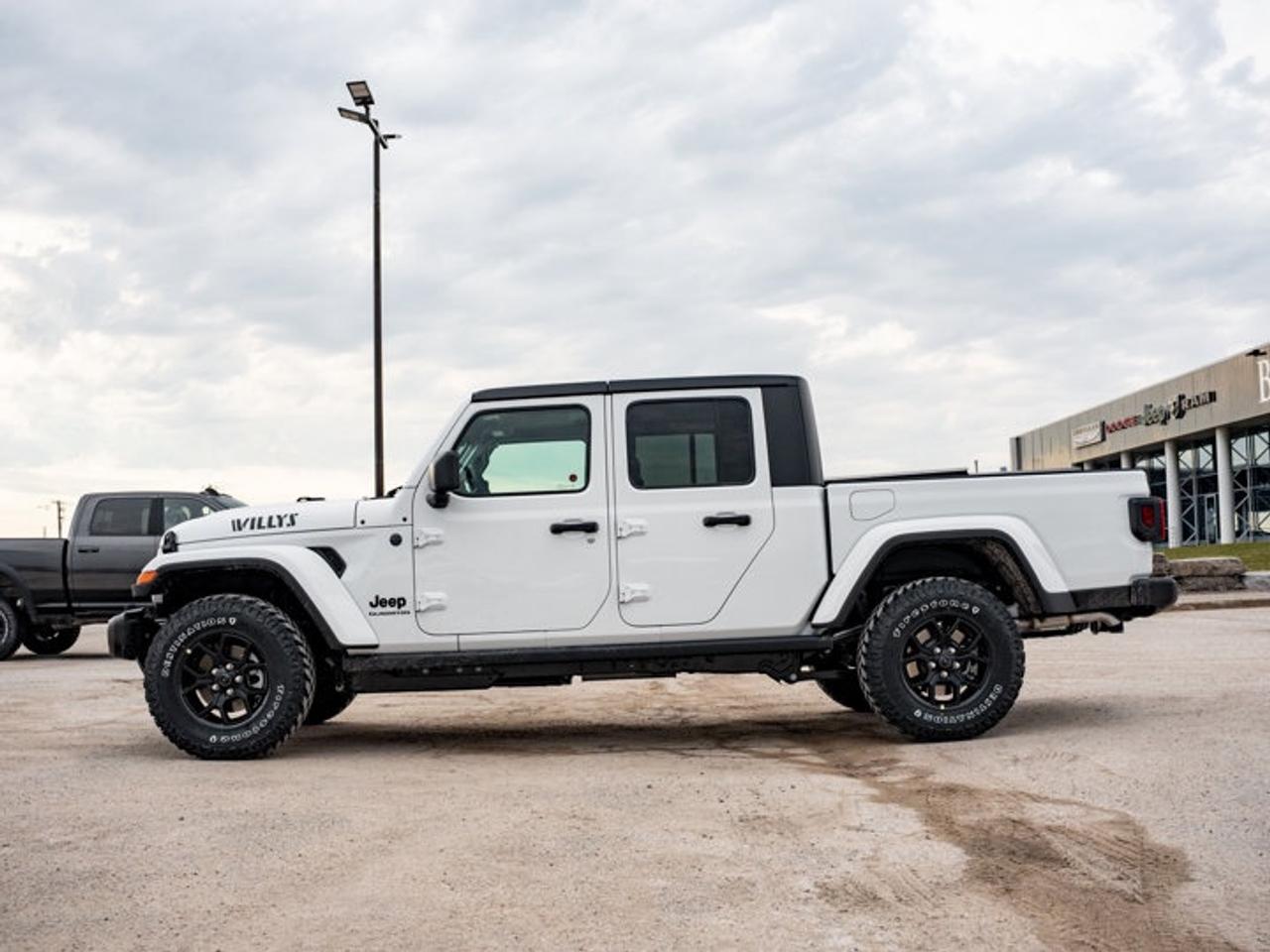 2026 Jeep Gladiator Willys Photo4