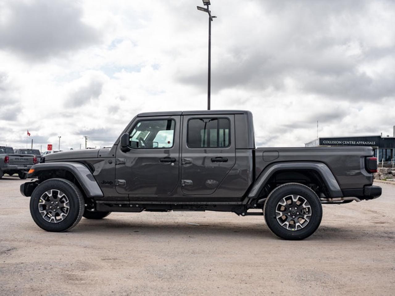 2026 Jeep Gladiator Sahara Photo4