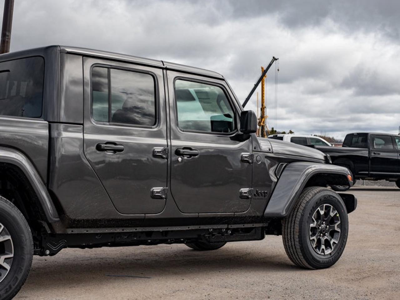 2026 Jeep Gladiator Sahara Photo