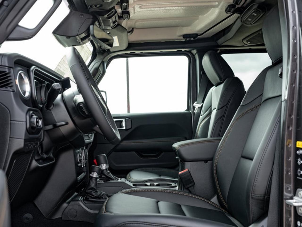 2026 Jeep Gladiator Sahara Photo