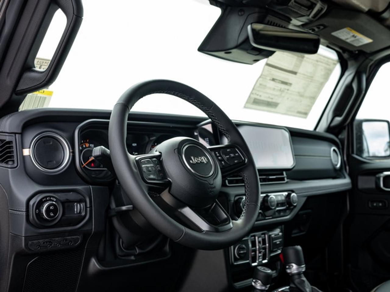 2026 Jeep Gladiator Sahara Photo