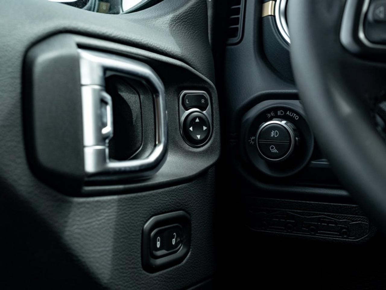 2026 Jeep Gladiator Sahara Photo