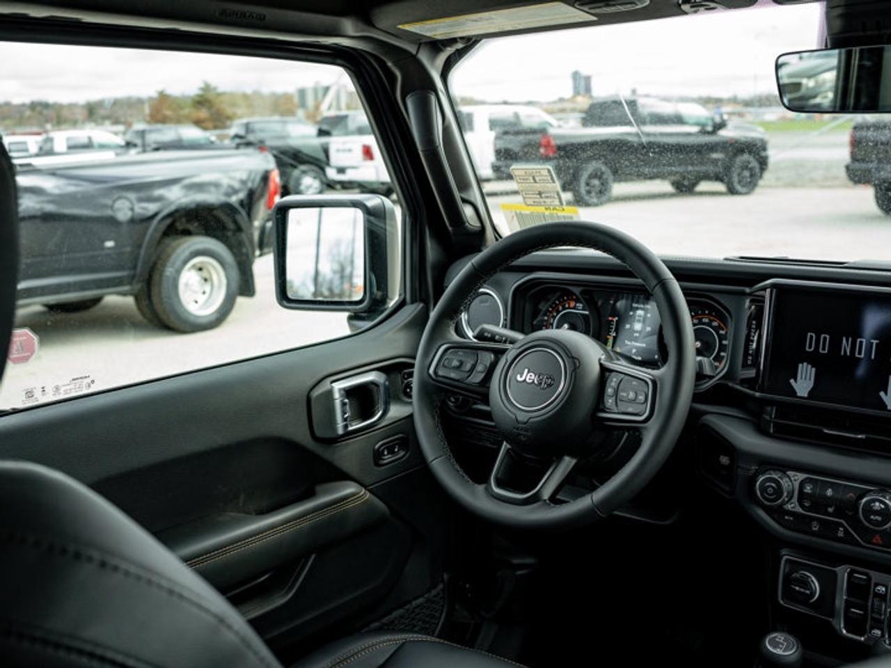 2026 Jeep Gladiator Sahara Photo