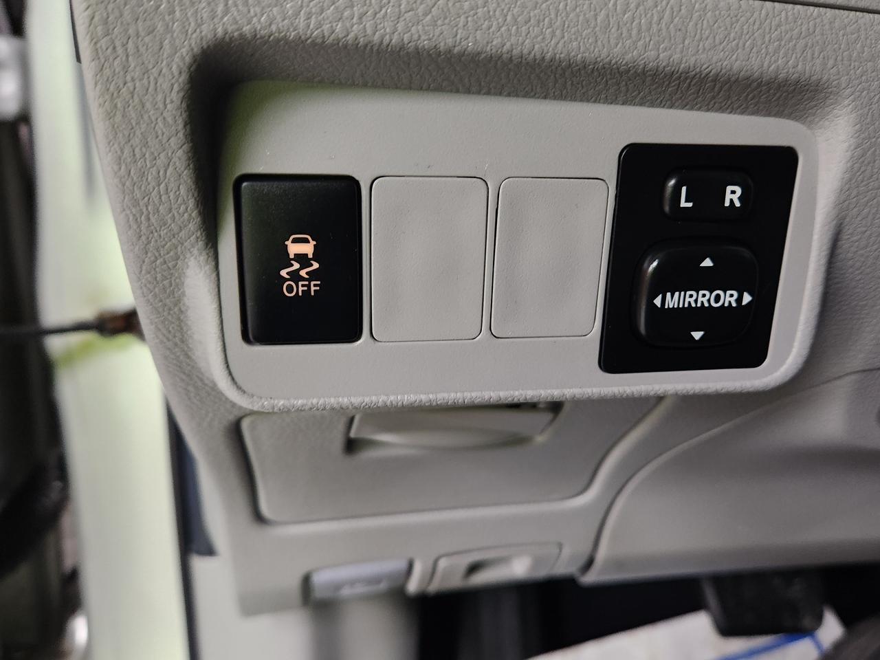 2013 Toyota Corolla CE KEYLESS POWER WINDOWS LOCKS A/C NO ACCIDENTS Photo