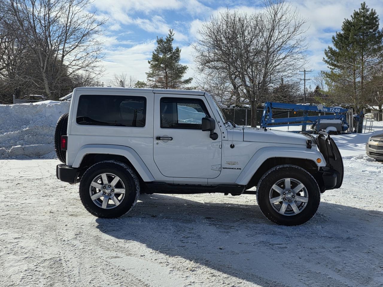 2015 Jeep Wrangler SAHARA 4WD Photo3