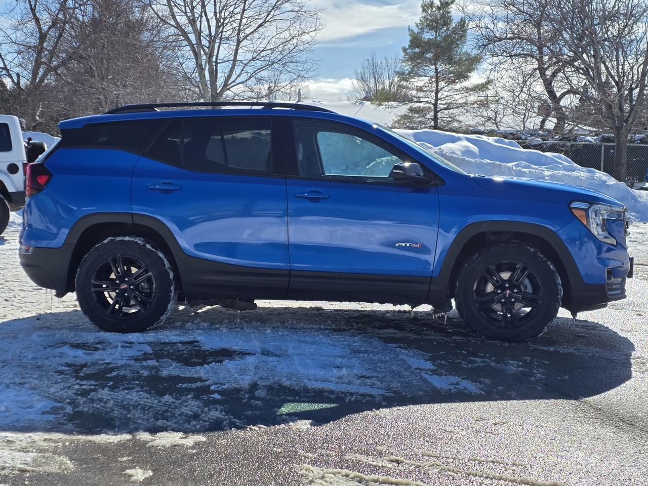 2024 GMC Terrain AT4 AWD Photo4