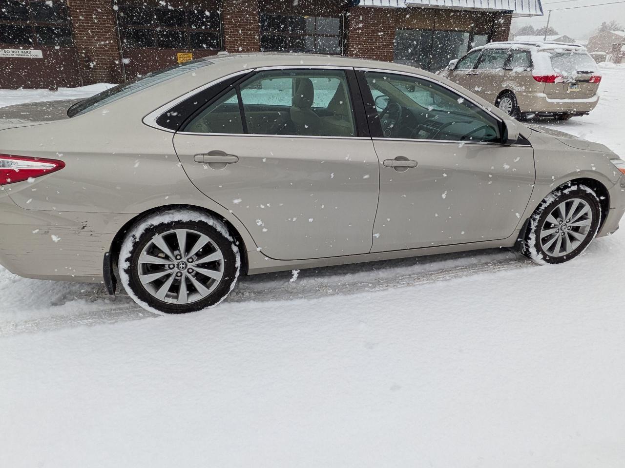 2017 Toyota Camry XLE Photo