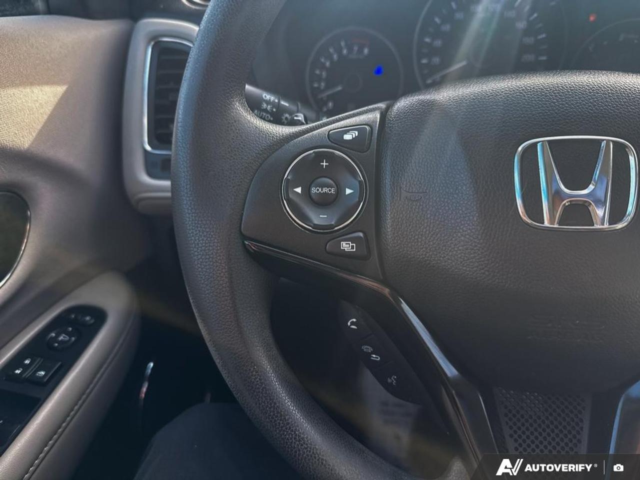 2016 Honda HR-V EX / NO ACCIDENTS / ROOF / HTD SEATS / AWD Photo