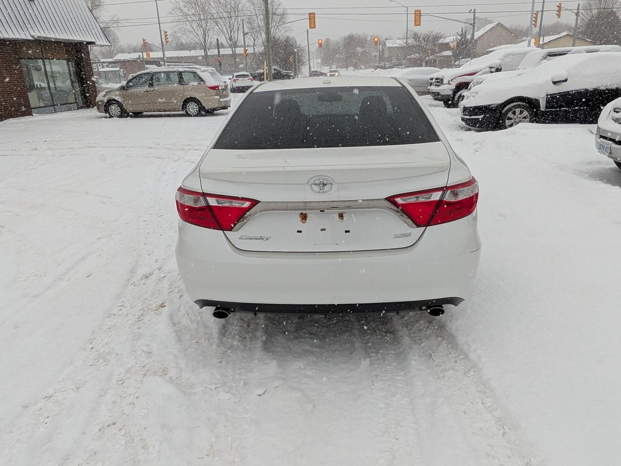 2017 Toyota Camry XSE Photo3