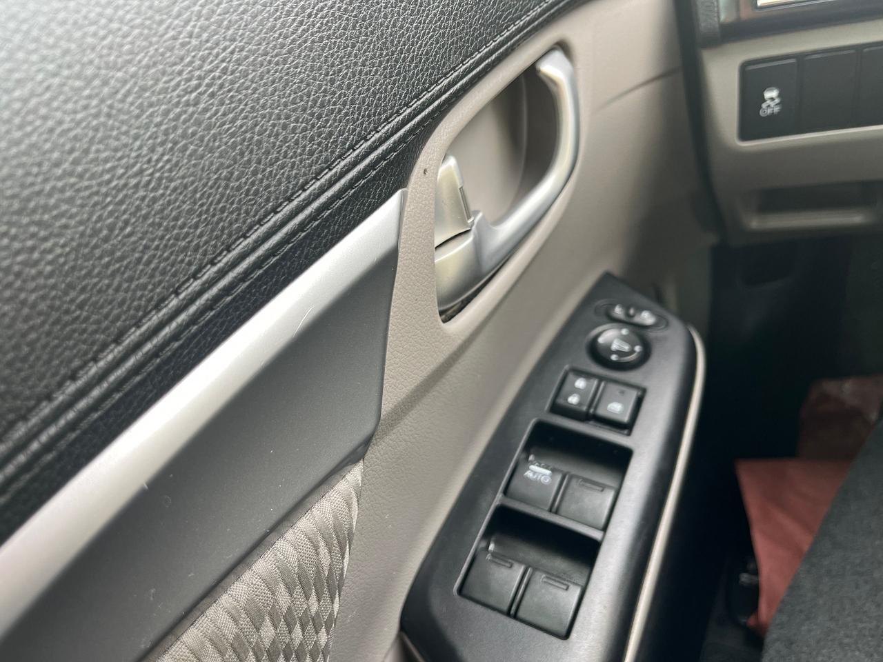 2014 Honda Civic 4dr CVT EX Photo