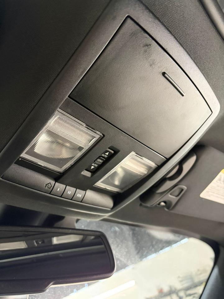 2016 Dodge Challenger SXT Plus Photo