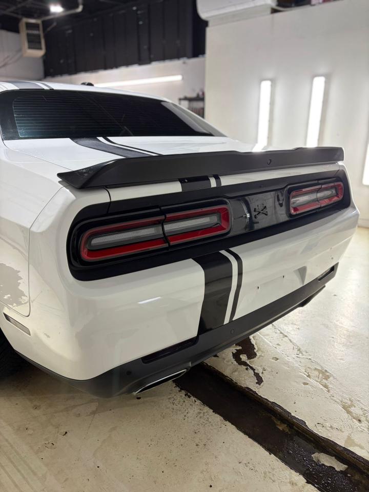 2016 Dodge Challenger SXT Plus Photo