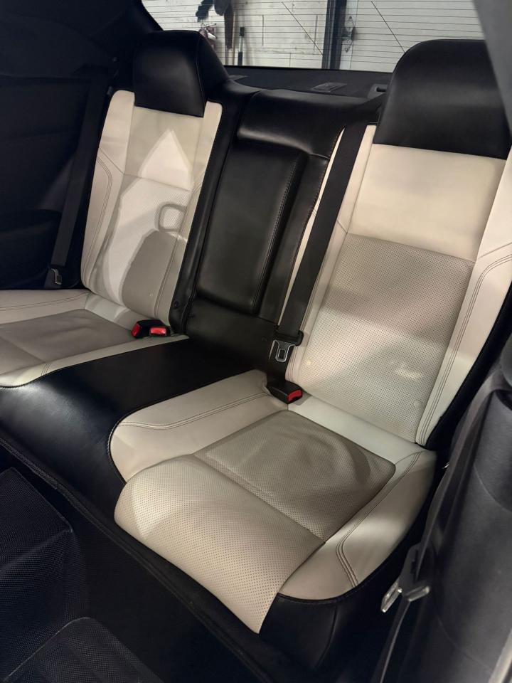 2016 Dodge Challenger SXT Plus Photo