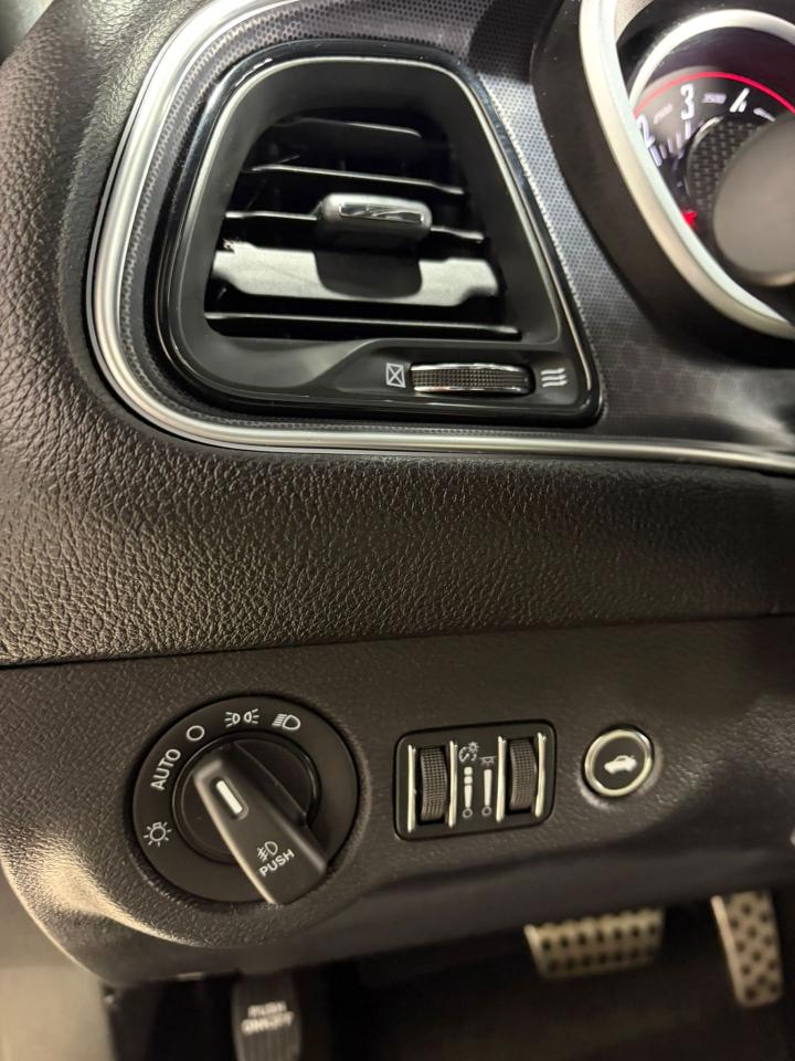 2016 Dodge Challenger SXT Plus Photo