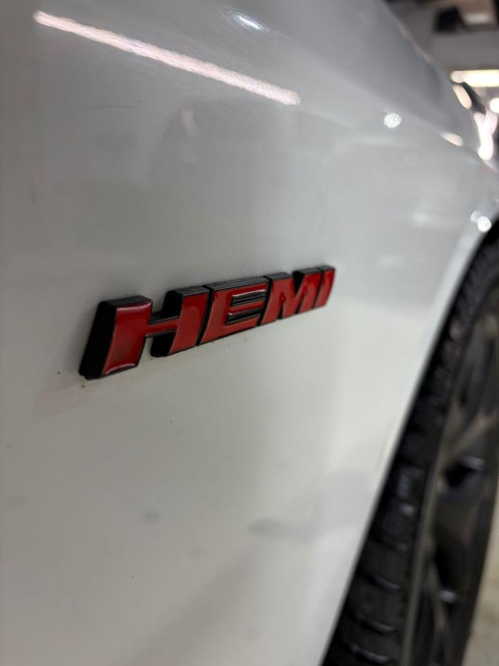 2016 Dodge Challenger SXT Plus Photo