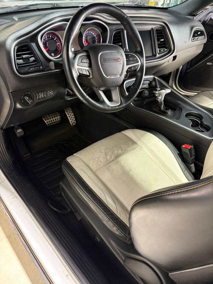 2016 Dodge Challenger SXT Plus Photo