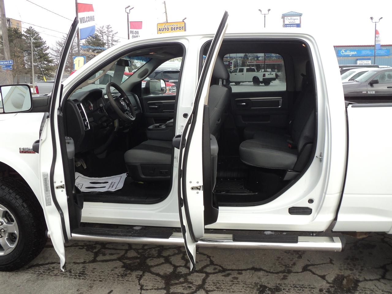 2018 RAM 2500 Outdoorsman CrewCab 4x4 5.7L8cylGasHemi 6'4" Box Photo