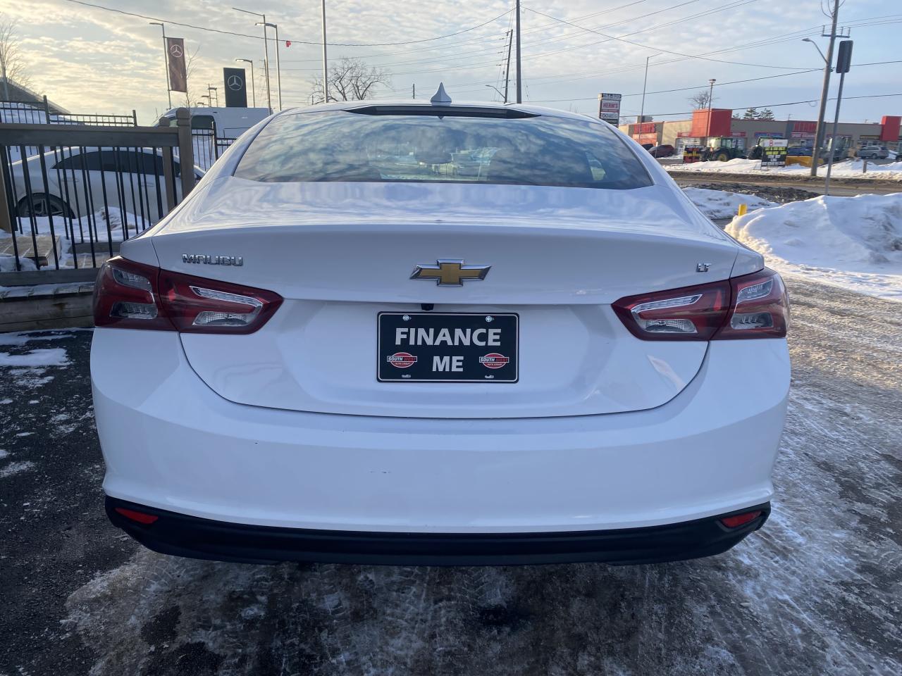 2022 Chevrolet Malibu LT Photo