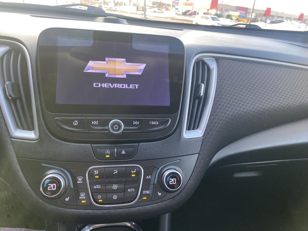 2022 Chevrolet Malibu LT Photo