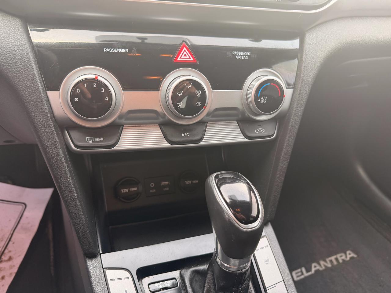 2020 Hyundai Elantra Preferred Photo