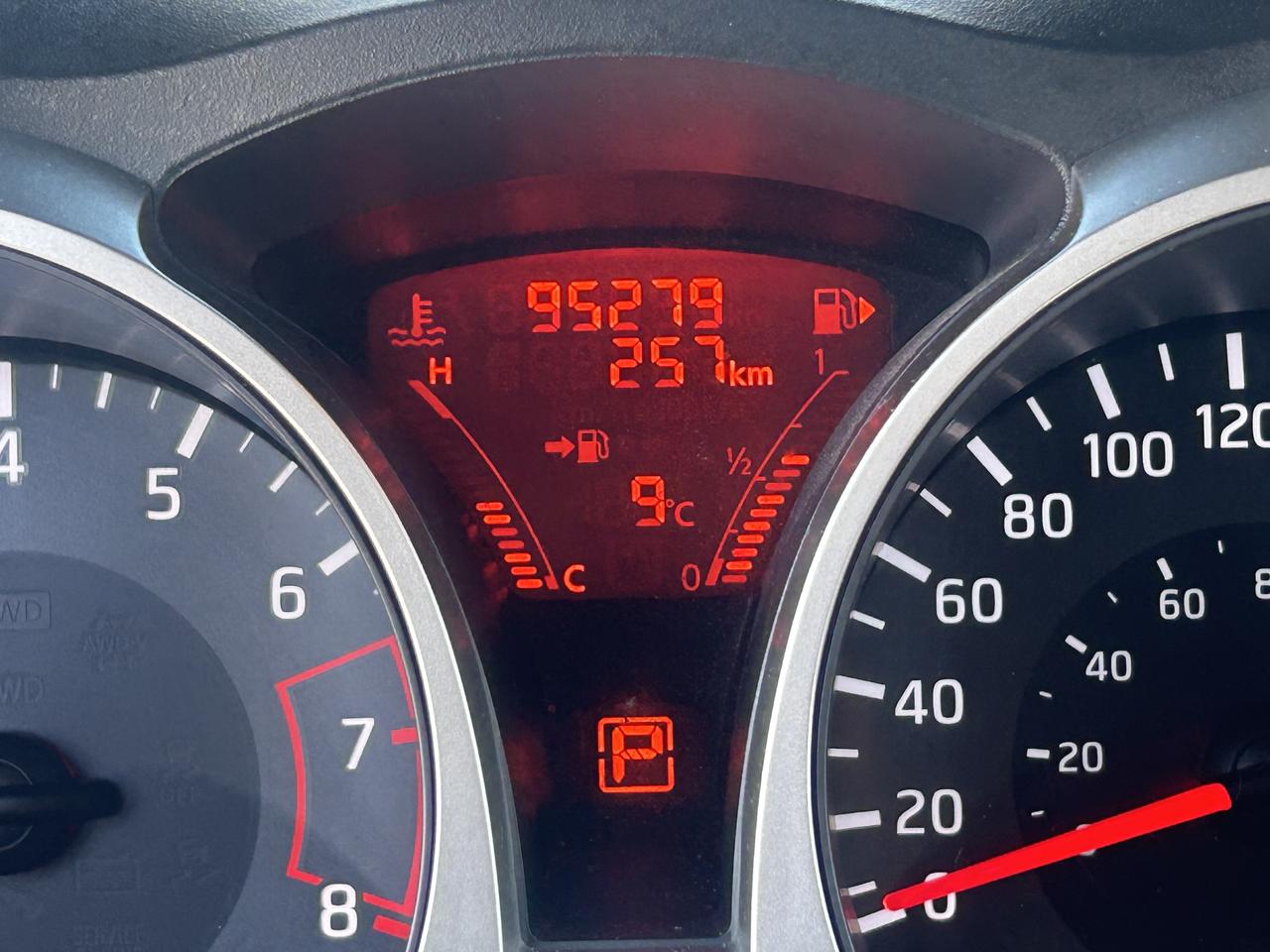 2016 Nissan Juke SL - Photo #12