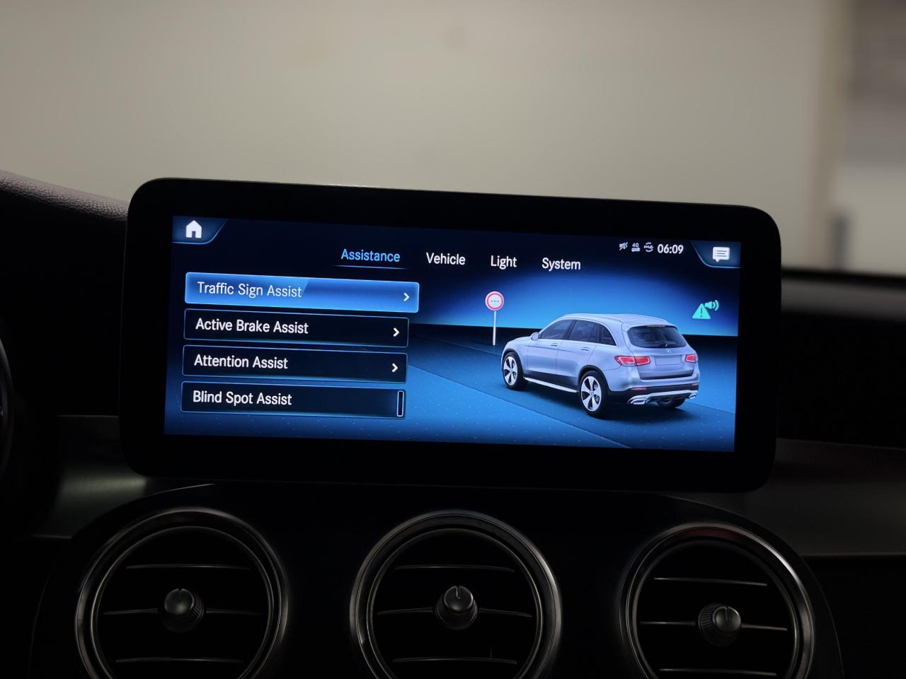 2022 Mercedes-Benz GLC 300 GLC 300 | RED INT Photo