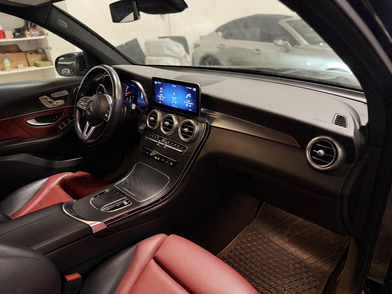 2022 Mercedes-Benz GLC 300 GLC 300 | RED INT Photo