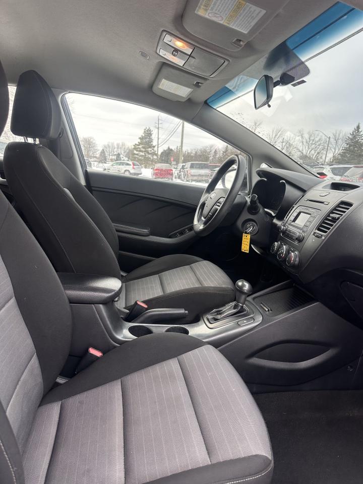 2016 Kia Forte5 LX+ Photo4